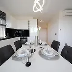Luxury Majpruz I Апартаменты *