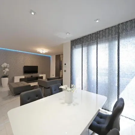 Apartment Luxury Majpruz I