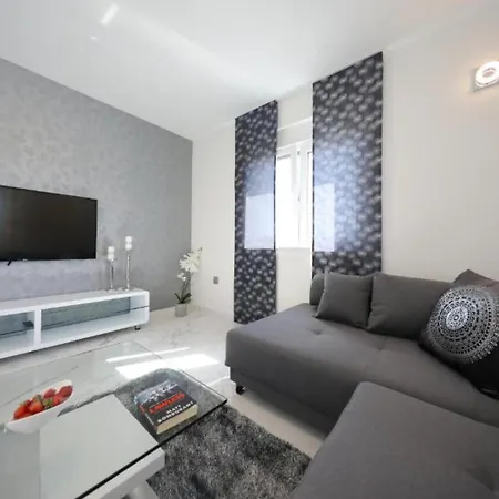 Apartment Luxury Majpruz I