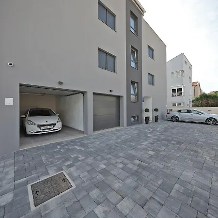 Apartment Luxury Majpruz I *