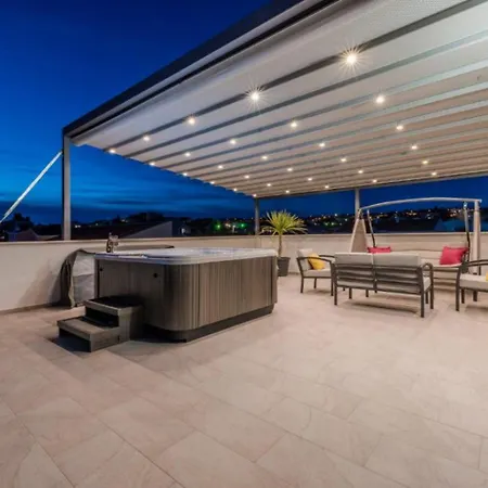 Apartment Luxury Majpruz I *